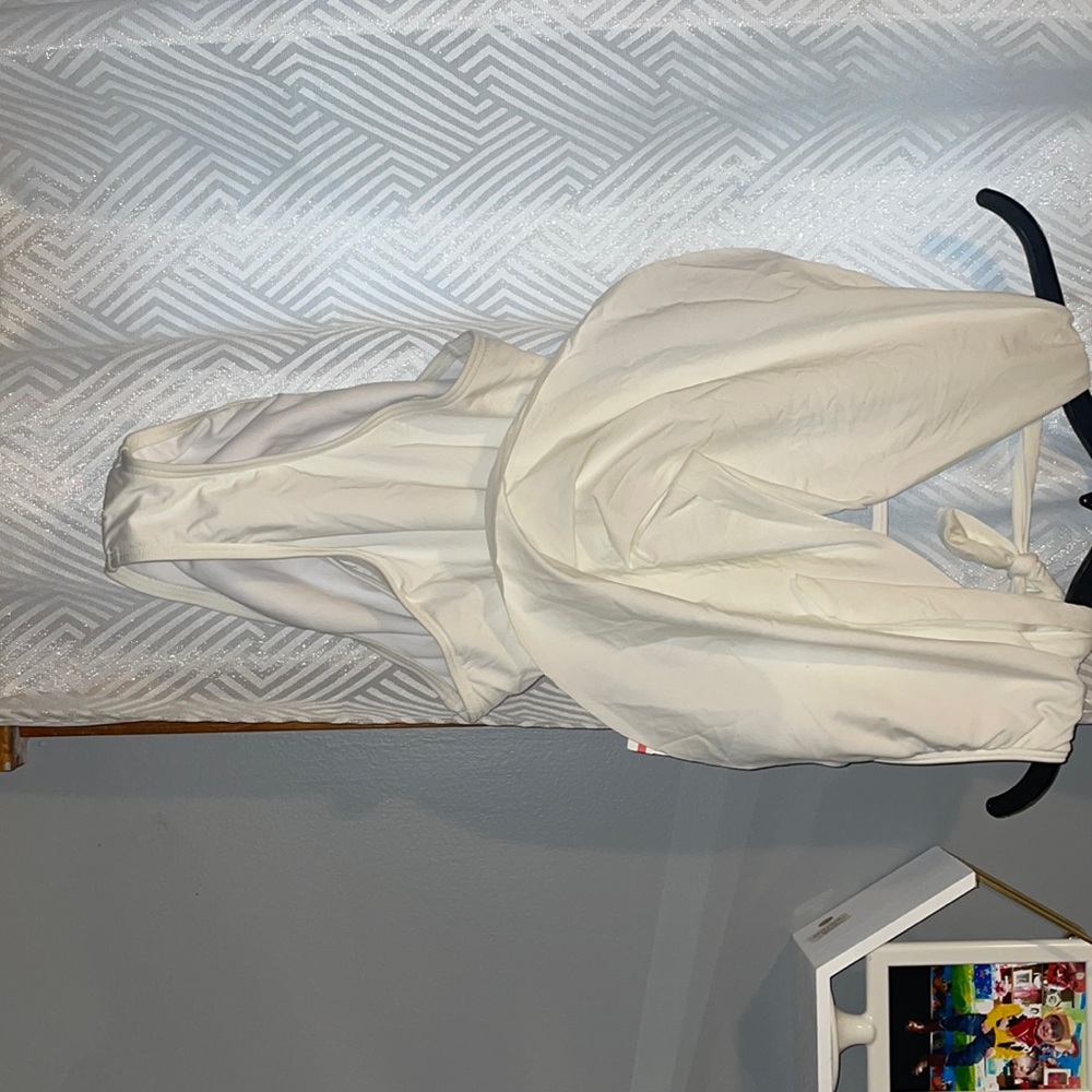 One piece-tie bathing suit